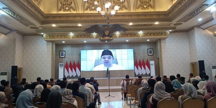 Bupati Jember Muhammad fawait saat menyampaikan pesan melalui daring.