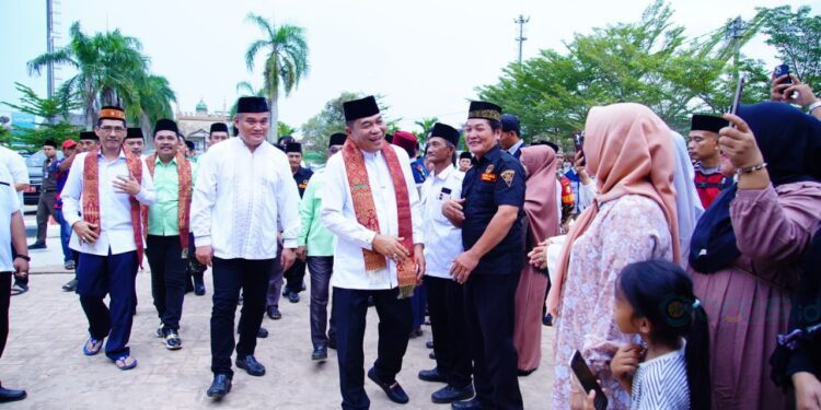 Bupati Musi Banyuasin, HM Toha Tohet pada kegiatan Tarhib Ramadhan Badan Musyawarah Keluarga Ogan Ilir (Bamukoi) Berbagi yang digelar di Masjid Al-Muttaqien, Desa Mekar Jadi, Kecamatan Sungai Lilin, Kabupaten Musi Banyuasin, Sumatra Selatan, Rabu (04/03/2026).