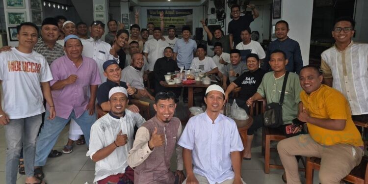 Jumat Berkah Warga Amal: Bagi Takjil di Jalan, Pererat Silaturahmi di Meja Berbuka