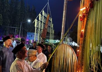 Anggota DPD RI, Syarif Mbuinga, menghadiri malam pasang lampu di Kabupaten Boalemo, Senin (16/03/2026) (Istimewa)
