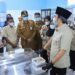 Bupati Jember Muhammad fawait saat meninjau SPPG di Balung