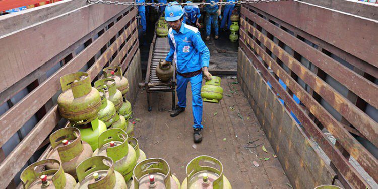 Kebutuhan yang meningkat di sejumlah daerah di Sulawesi Tengah direspons Pertamina Patra Niaga Regional Sulawesi dengan penambahan pasokan hingga 125 persen dari penyaluran normal harian.