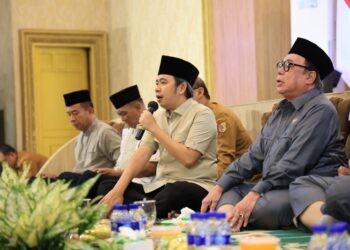Bupati Fawait saat memberikan motivasi pada anak Yatim dan Disabilitas