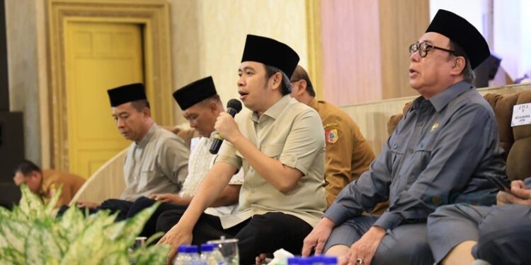 Bupati Fawait saat memberikan motivasi pada anak Yatim dan Disabilitas