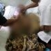 Korban Mahmud Lihawa (18) saat diperiksa di rumah duka Kecamatan Paguat.(Istimewa)