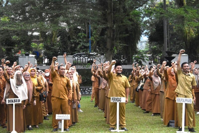 ASN Bone Bolango saat melakukan apel kerja. (Foto AKP)