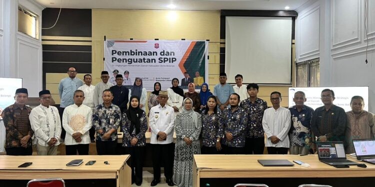 Bupati Ismet Mile saat membuka kegiatan Pembinaan dan Penguatan Sistem Pengendalian Intern Pemerintah (SPIP) kolaborasi antara Bappeda-Litbang, Inspektorat Kabupaten Bone Bolango, serta Perwakilan BPKP Provinsi Gorontalo di Aula Bappeda-Litbang Bone Bolango, Jumat (6/3/2026).