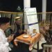 Bupati Bone Bolango, Ismet Mile, menunaikan zakat fitrah melalui Badan Amil Zakat Nasional Kabupaten Bone Bolango, Senin (16/3/2026) malam. (Foto Indra/Gopos)