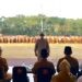 Bupati Bone Bolango, Ismet Mile didampingi Sekda Iwan Mustapa pada Apel Kerja yang dirangkaikan dengan Halal bi Halal 1447 Hijriyah di Lingkungan Pemerintah Kabupaten Bone Bolango yang di laksanakan di Lapangan Alun-Alun Bone Bolango, Senin (30/3/2026). (Foto Indra/Gopos)