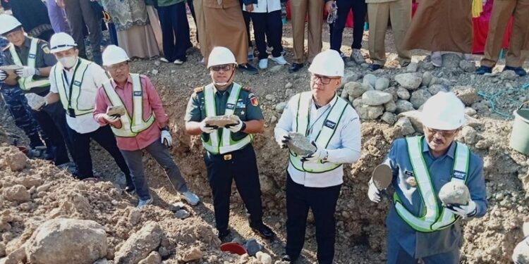 Peletakan Batu pertama pembangunan Kampung Nelayan merah putih (Prokopim Boalemo)