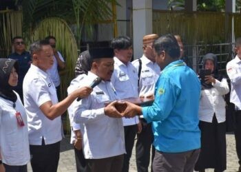 Penyerahan kirab bendera Pusaka merah putih kepada pemda Boalemo (Prokopim Boalemo)