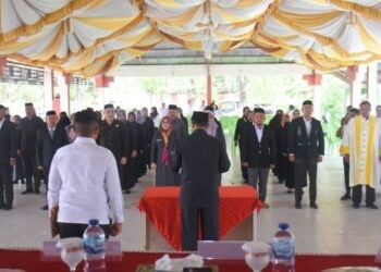 Bupati Boalemo, Rum Pagau melantik kepala sekolah (Prokopim Boalemo)