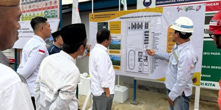 Bupati Boalemo, Rum Pagau, meninjau pembangunan Sekolah Rakyat di Wonosari (Prokopim Boalemo)