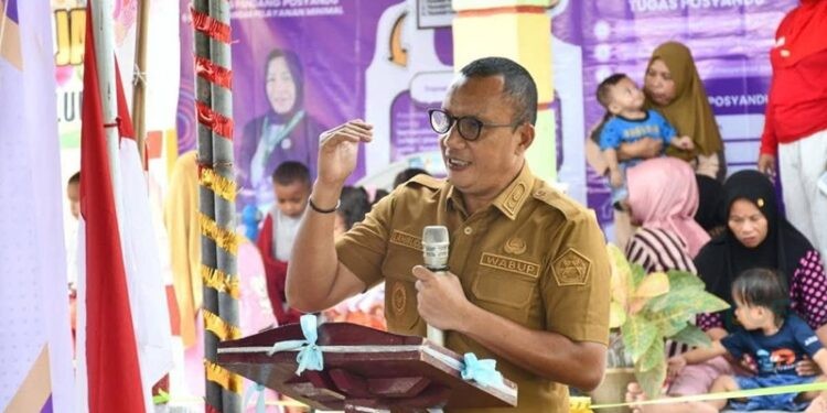Wakil Bupati Boalemo, Lahmuddin Hambali, memberikan sambutan Launcing Posyandu (Prokopim Boalemo)