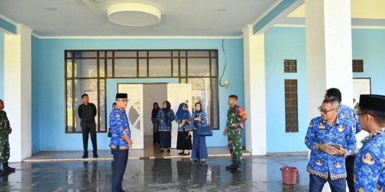 Wakil Bupati Boalemo meninjau lokasi pembangunan batalyon (Prokopim Boalemo)