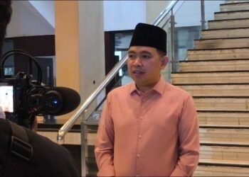 Gus fawait saat di wawancarai media