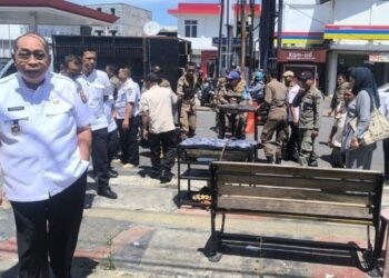 Wali Kota Gorontalo Adhan Dambea memimpin penertiban PKL di jalan Nani Wartabone, kompleks Bank BTN, Rabu (8/4/2026).