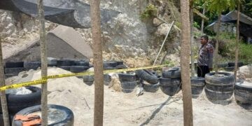 Galian batu kapur di kelurahan Buliide, Kecamatan Kota Barat, Kota Gorontalo dipasangi garis polisi usai insiden longsor yang melukai tiga penambang setempat.(F. Istimewa)