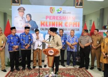 Bupati Jember Muhammad fawait saat meresmikan Klinik CPMI di RSD Balung