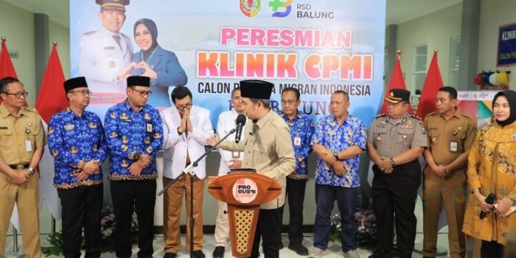 Bupati Jember Muhammad fawait saat meresmikan Klinik CPMI di RSD Balung