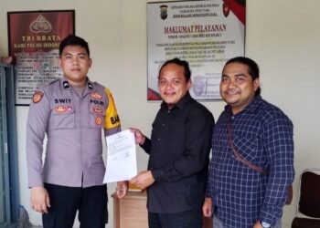 FP bersama Kuasa Hukumnya saat berada di SPKT Polres Boltara ( Dok: Istimewa)