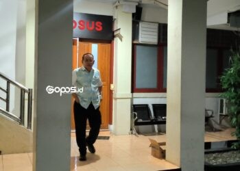 Ketua KONI Provinsi Gorontalo, fikram salilama ditemui usai diperiksa di Ruang Pidsus Kejari Gorontalo, Kamis malam (10-4-2026). (Putra/Gopos)