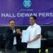 Caption:  
Ketua Dewan Pers, Komaruddin Hidayat menyerahkan Usulan Pandangan dan Pendapat Dewan Pers terhadap Perubahan Undang-Undang Nomor 28 Tahun 2014 tentang Hak Cipta  kepada Menteri Hukum Republik Indonesia Supratman Andi Atgas saat acara Diskusi RUU Hak Cipta Dewan Pers di Hall Dewan Pers, Jakarta, Kamis (23/4/2026).
