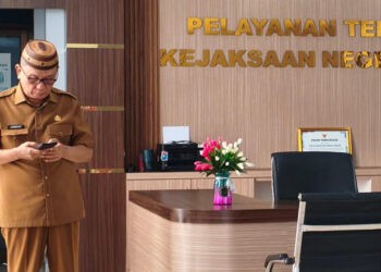 Kejaksaan Negeri Kabupaten Gorontalo kini memanggil sejumlah pejabat daerah, termasuk Kepala Badan Perencanaan Pembangunan Daerah (Bappeda) Kabupaten Gorontalo, Cokro Katilie, Selasa (28/4).