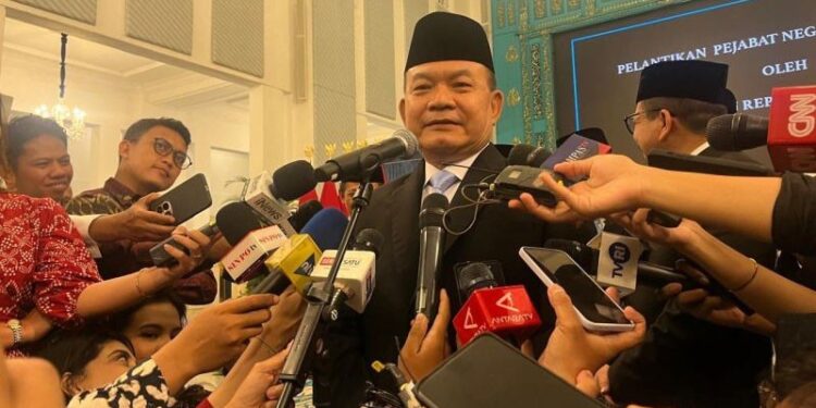 Kepala Staf Kepresidenan Jenderal TNI (Purn.) Dudung Abdurachman memberikan keterangan kepada wartawan usai pelantikan di Istana Negara, Jakarta, Senin (24/4/2026) ANTARA/Fathur Rochman
