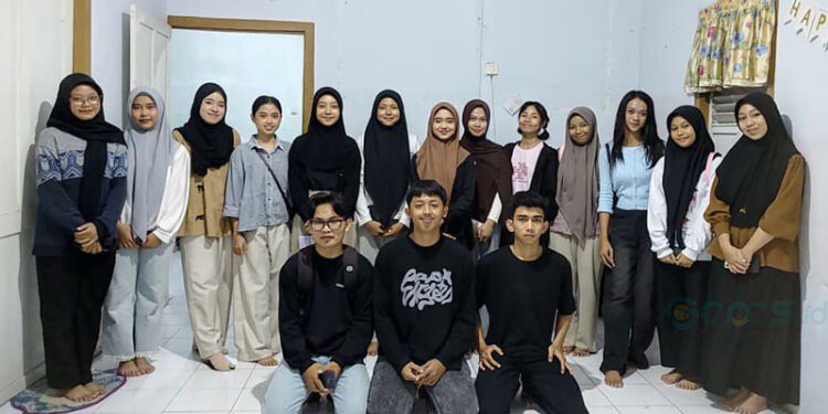 Forum Komunikasi Mahasiswa Toili (FKMT) kembali menggelar bimbingan belajar gratis bagi calon mahasiswa baru di Desa Bubea, Kecamatan Suwawa