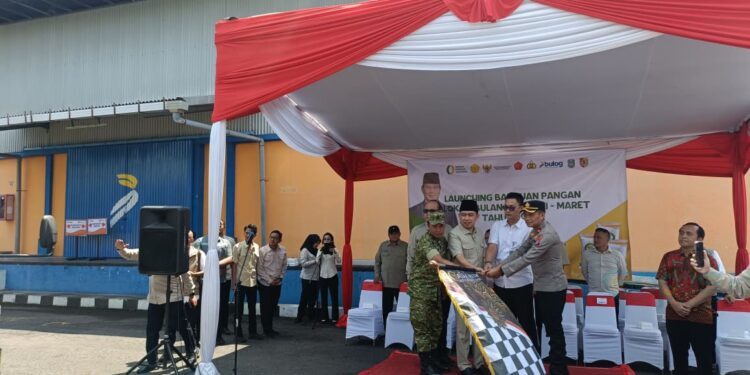 Bupati Jember Muhammad fawait louncing penyaluran bantuan pangan periode Februari Maret tahun 2026