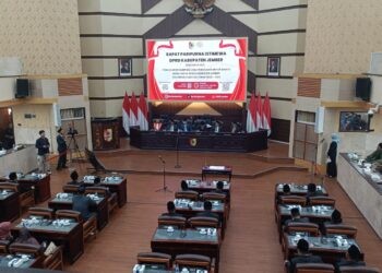 Bupati saat menghadiri  rapat paripurna Istimewa DPRD Jember