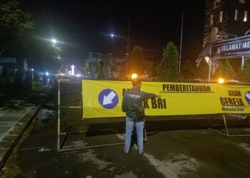 Proses pekerjaan proyek food street di jalan Kartini