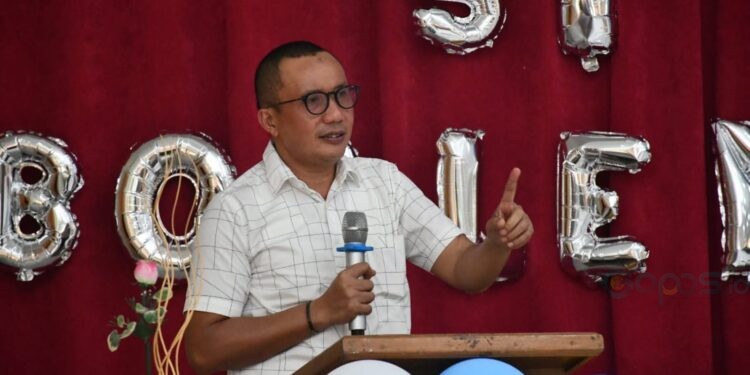 Wakil Bupati Boalemo, Lahmuddin Hambali, menghadiri wisuda akbar MTS  Negeri Tilamuta, (Prokopim Boalemo)