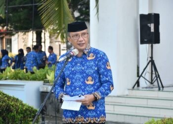 Wakil Bupati Boalemo, Lahmuddin Hambali, memimpin apel KORPRI, Senin (20/04/2026) (Prokopim Boalemo)