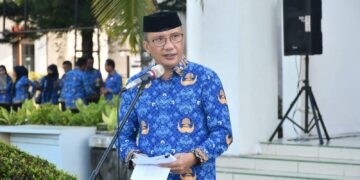 Wakil Bupati Boalemo, Lahmuddin Hambali, memimpin apel KORPRI, Senin (20/04/2026) (Prokopim Boalemo)