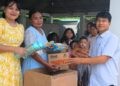 Christian Community Tambang Emas Pani menyalurkan paket hampers Paskah kepada jemaat gereja di Marisa, Kabupaten Pohuwato, sebagai wujud semangat berbagi dan kepedulian sosial. (Foto: istimewa)