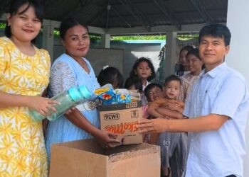 Christian Community Tambang Emas Pani menyalurkan paket hampers Paskah kepada jemaat gereja di Marisa, Kabupaten Pohuwato, sebagai wujud semangat berbagi dan kepedulian sosial. (Foto: istimewa)
