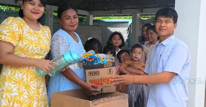Christian Community Tambang Emas Pani menyalurkan paket hampers Paskah kepada jemaat gereja di Marisa, Kabupaten Pohuwato, sebagai wujud semangat berbagi dan kepedulian sosial. (Foto: istimewa)
