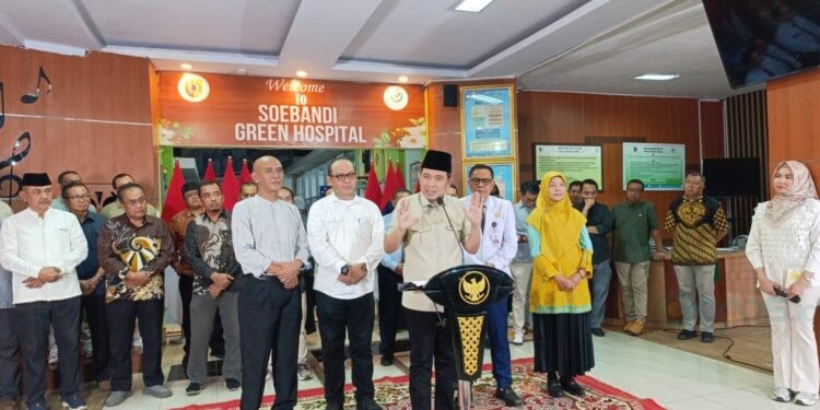 Bupati Jember berpidato dalam program Pro Gus'e Update di RSD dr Soebandi