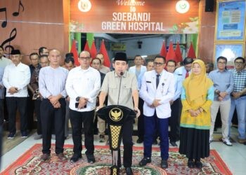 Bupati Jember dalam konferensi pers di pelataran RSD dr. Soebandi, Kamis (23/04/2026) malam
