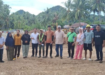 Komisi I DPRD Provinsi Gorontalo turun langsung memediasi sengketa lahan antara nelayan dan pihak pengembang proyek Kampung Nelayan Merah Putih (KNMP) di Desa Tolotio, Kecamatan Bone Pantai, Kabupaten Bone Bolango, Minggu (12/4/2026).(Foto:Dok. Humas Deprov Gorontalo)