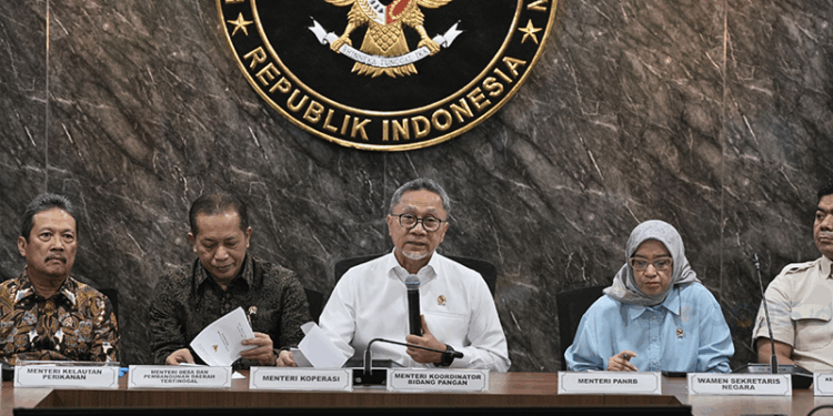 Menteri Koordinator Bidang Pangan, Zulkifli Hasan, menyampaikan informasi rekrutmen 30.000 manajer Koperasi Desa/Kelurahan Merah Putih melalui panitia seleksi nasional.(dok Kemenko Pangan)