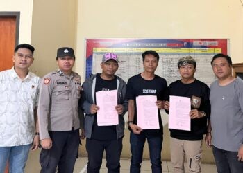 Tersangka masing-masing berinisial FLAD alias Feri, DP alias Darmin, dan SS alias Riyan saat ditahan Polres Pohuwato.