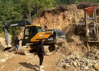 Satu unit Excavator tak bertuan ditemukan di lokasi PETI Kecamatan Buntulia, Kabupaten Pohuwato, Gorontalo.(F. Polres Pohuwato)
