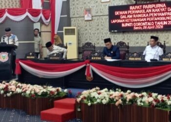 Bupati Gorontaolo, Sofyan Puhi saat menyampaikan LKPJ, Senin (06/04/26). (F. Istimewa)