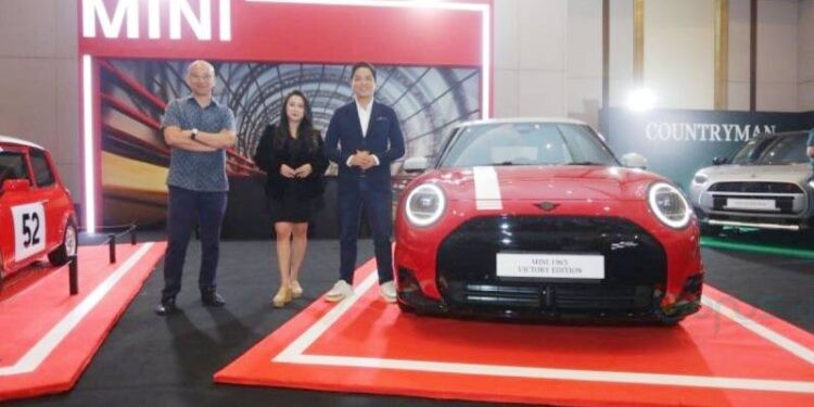 MINI Cooper 1965 Victory Edition secara resmi meluncur di Indonesia dan hanya tersedia sebanyak 16 unit. ANTARA/HO-BMW Group Indonesia