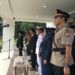 Bupati Ismet Mile saat menjadi Inspektur Upacara Peringatan Hari Otonomi Daerah ke-30 tingkat Kabupaten Bone Bolango yang digelar di Halaman Kantor Bupati, Senin (27/4/2026). (Foto Indra/Gopos)