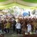 Bupati Ismet Mile didampingi Bunda Literasi, Ruwaida Ismet Mile saat menghadiri pembukaan Lomba Literasi tingkat Kabupaten Bone Bolango tahun 2026 di Halaman Kantor Dinas Perpustakaan dan Kearsipan, Selasa (28/4/2026). (Foto Indra/Gopos)