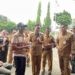 Bupati Jember meninjau pencetakan e-KTP di salah satu kecamatan.